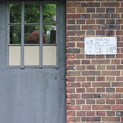 Serie Berlin -  Südgelände - Die leise Macht  2012 Schöneberger Südgelände -  ein Bahnhof wird wieder grün "Die Macht der Natur -  selten ist so so sichtbar wie auf dem Schöneberger Südgelände Südgelände, wo 1889 der Rangierbahnhof Tempelhof errichtet wurde. 60 Jahre später stellte die Deutsche Reichsbahn den Rangierbetrieb ein. Nach vielen Protesten erreichten die Berliner Naturschützerinnen 1999, das das Gebiet zum Naturschutzgebiet ausgewiesen wurde. 2000 wurde es "weltweites Expo-Projekt". Zitat naturmagazin 3/2018 S. 21, Artikel von Wolfgang Everst